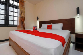 Гостиница RedDoorz Plus near Halim Perdanakusuma 2  Джакарта